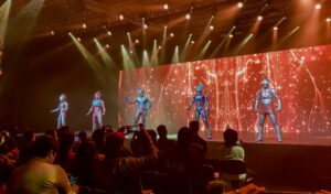 Ultraman, Ultraman Mebius, Ultraman Zero, Ultraman Blazar e Ultraman Ômega na apresentação Ultraman Live in Brazil 2025.