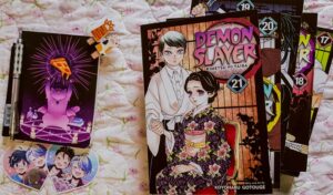 Mangá Demon Slayer: Kimetsu no Yaiba volumes 17 ao 21, das minhas leituras de agosto de 2025.